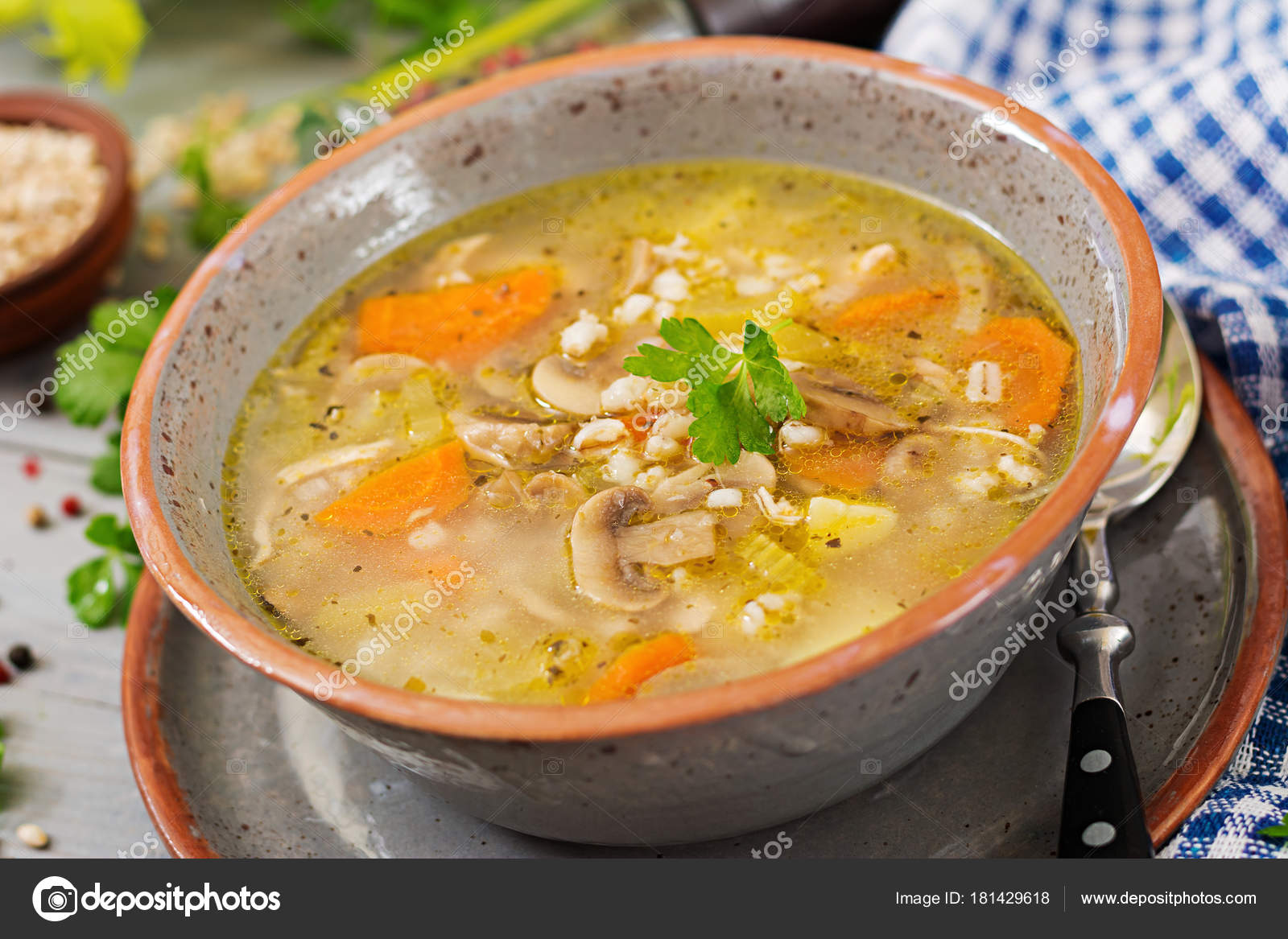 рассольник с грибами и перловкой. грибной рассольник с перловкой. рассольник с грибами. постный грибной суп с перловкой. рассольник без мяса.