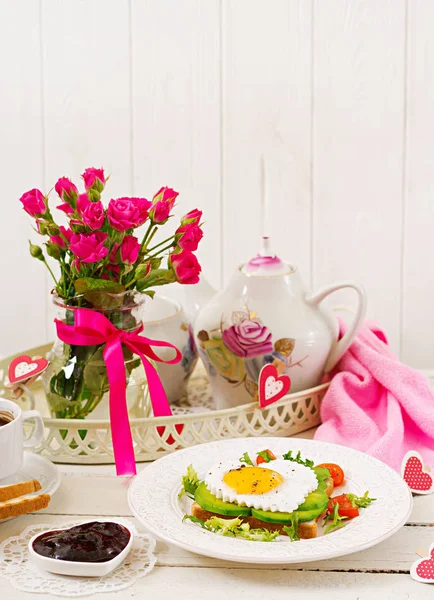 Desayuno Día San Valentín Bocadillo Del Huevo Frito Forma Del — Foto de Stock