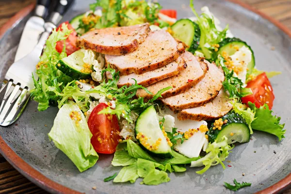 Salada Vitela Com Legumes Frescos Comida Dietética Salada Carne — Fotografia de Stock