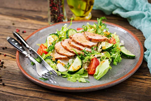 Kalfsvlees Salade Met Verse Groenten Dieet Eten Vlees Salade — Stockfoto