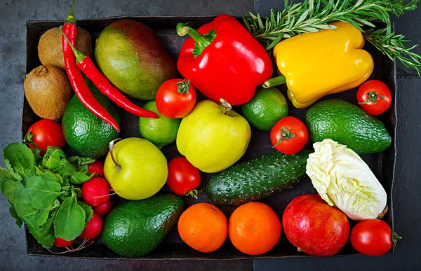 Samenstelling Met Diverse Rauwe Biologische Groenten Fruit Detox Dieet Bovenaanzicht — Stockfoto