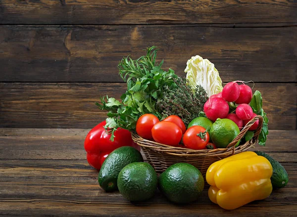 Zusammensetzung Mit Verschiedenen Rohen Bio Gemüsesorten Und Früchten Detox Diät — Stockfoto