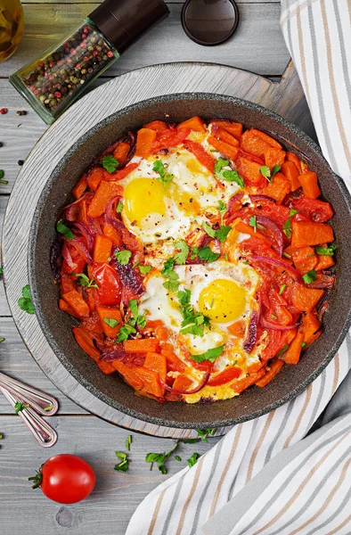 Fried Eggs Pieces Pumpkin Red Onions Tomatoes Tasty Breakfast View — Stock Photo, Image