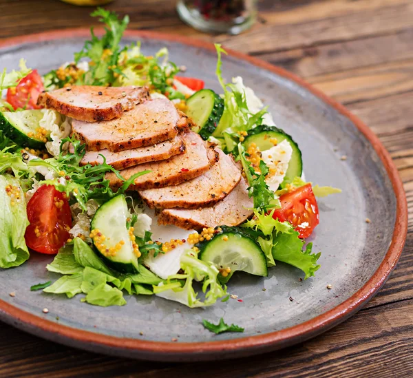 Kalfsvlees Salade Met Verse Groenten Dieet Eten Vlees Salade — Stockfoto