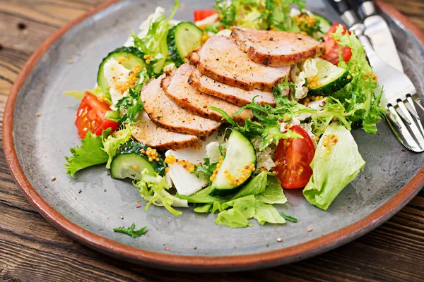 Salada Vitela Com Legumes Frescos Comida Dietética Salada Carne — Fotografia de Stock