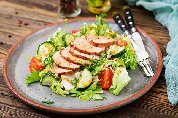 Kalfsvlees Salade Met Verse Groenten Dieet Eten Vlees Salade — Stockfoto