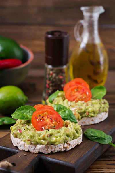 Aproape Sandvișuri Proaspete Casă Carne Sos Avocado Verde — Fotografie, imagine de stoc
