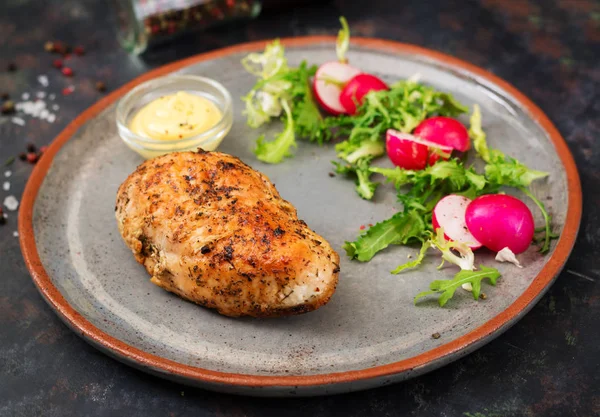 Baked Chicken Breast Fresh Vegetables Plate Dark Background Proper Nutrition — Stock Photo, Image