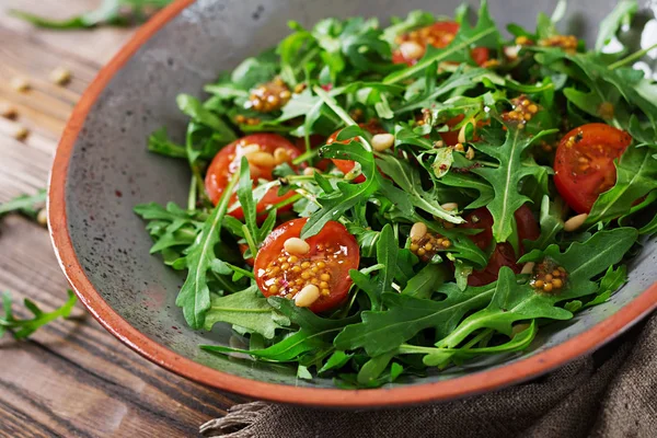 Menu Diététique Cuisine Végétalienne Salade Saine Roquette Tomates Pignons — Photo