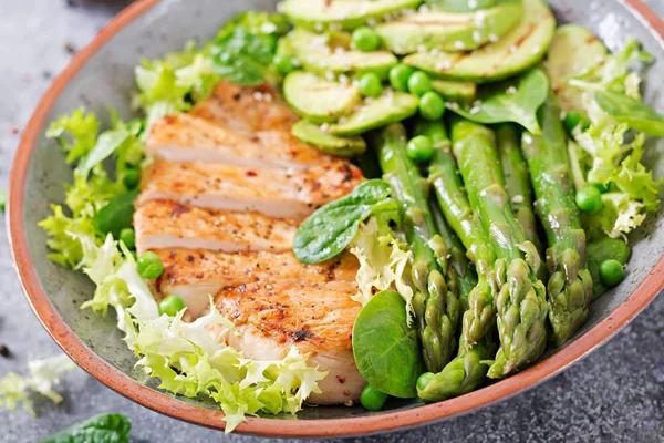 Grilled Chicken Fillet Asparagus Grilled Avocado Healthy Diet — Stock Photo, Image