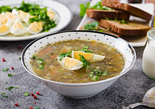 Zuppa Acetosa Verde Con Uova Menù Estivo Cibo Sano — Foto Stock