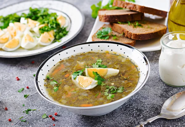 Zuppa Acetosa Verde Con Uova Menù Estivo Cibo Sano — Foto Stock