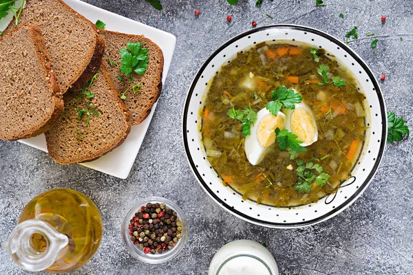 Zuppa Acetosa Verde Con Uova Menù Estivo Cibo Sano Piatto — Foto Stock