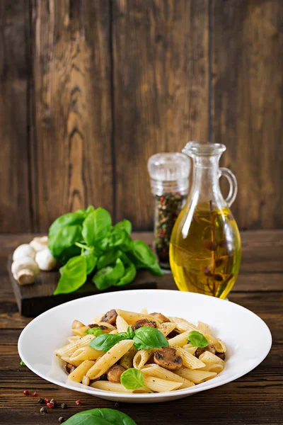 Close Foto Van Vegetarische Groente Pasta Penne Met Champignons Witte — Stockfoto