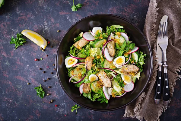 Salată Dietetică Midii Ouă Prepeliță Castraveți Ridiche Salată Verde Mâncare — Fotografie, imagine de stoc