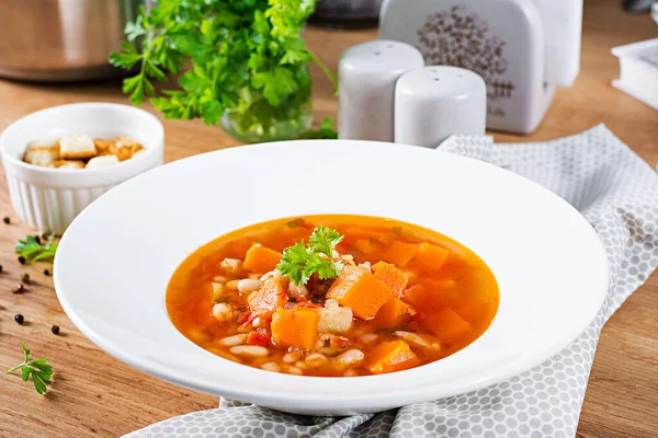 Sopa Frango Tomate Com Abóbora Feijão Branco Tigela Branca — Fotografia de Stock