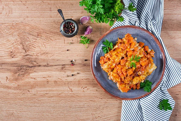Kött Cannelloni Pumpa Tomat Sås Tallriken Ovanifrån — Stockfoto