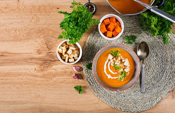 Sopa Calabaza Tazón Servido Con Perejil Croutons Sopa Vegana Comida —  Fotos de Stock