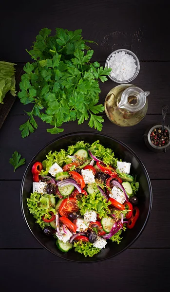 Comida Saludable Ensalada Griega Con Pepino Tomate Pimiento Dulce Lechuga —  Fotos de Stock