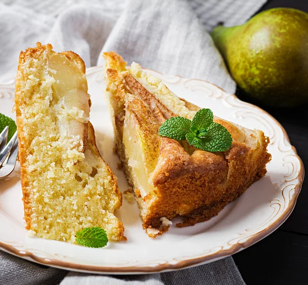 Torta Caseira Com Pêras Farinha Amêndoa Fundo Escuro — Fotografia de Stock