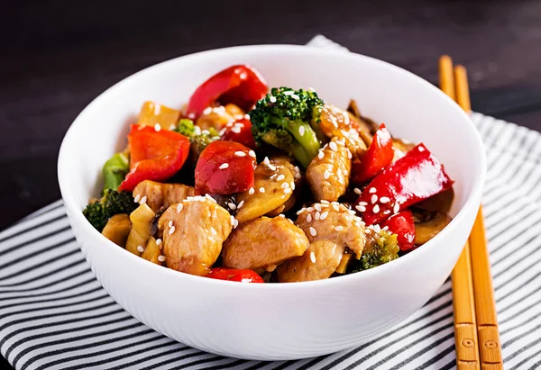Stir Fry Chicken Mushrooms Broccoli Peppers Chinese Food — Stock Photo, Image
