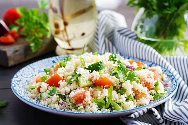 Традиционный Ливанский Салат Tabbouleh Кускус Петрушкой Помидорами Огурцом Лимоном Оливковым — стоковое фото