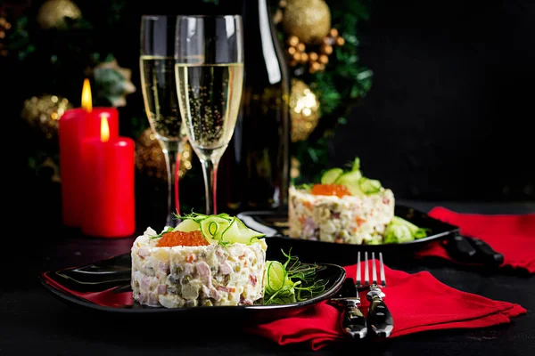 Christmas Table Setting Traditional Russian Salad Olivier New Year Salad — Stock Photo, Image