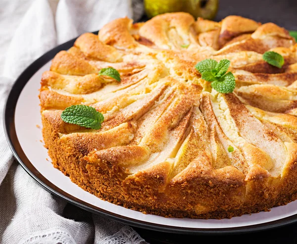 Tarta Casera Con Peras Harina Almendras Sobre Fondo Oscuro — Foto de Stock