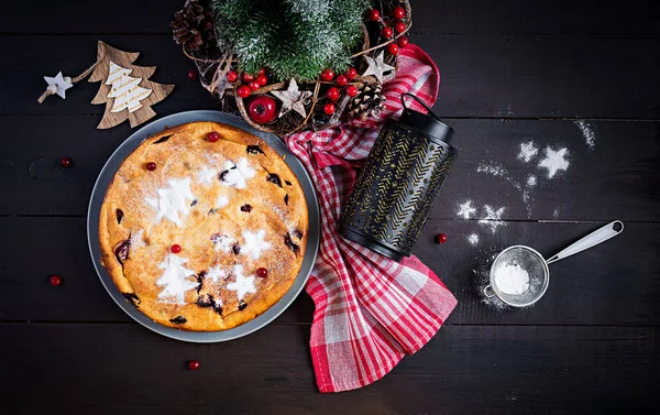 Weihnachtsfruchtkuchen Pudding Auf Dunklem Tisch Draufsicht Overhead Kopierraum — Stockfoto