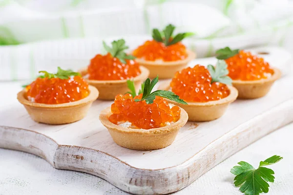 Tartelettes Caviar Rouge Saumon Fromage Feta Sandwich Pour Déjeuner Délicieux — Photo