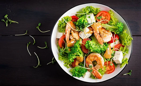Heerlijke Verse Salade Met Garnalen Broccoli Feta Kaas Tomaten Sla — Stockfoto