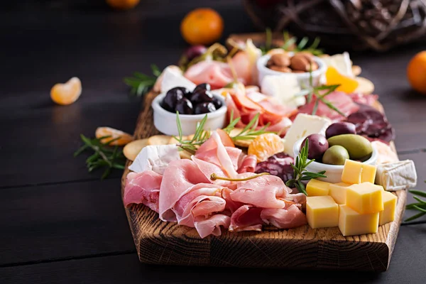 Antipasto Platter Ham Prosciutto Salami Cheese Crackers Olives Wooden Background — 스톡 사진