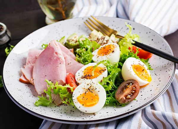 Dieta Cetogénica Paleo Huevos Duros Jamón Aguacate Ensalada Fresca Keto — Foto de Stock