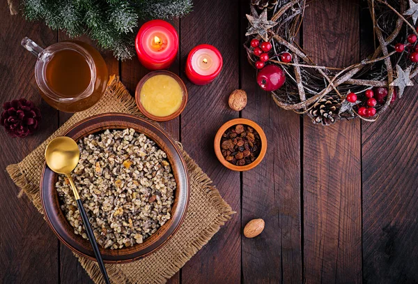 Kutya 圣诞粥由小麦 罂粟籽 葡萄干和蜂蜜制成 圣诞库西亚 乌克兰菜 顶视图 — 图库照片