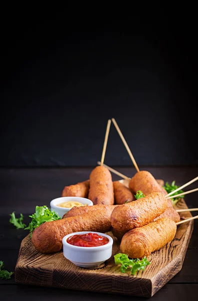 Traditional American Corn Dogs Mustard Ketchup Wooden Board Street Food — Stock Photo, Image