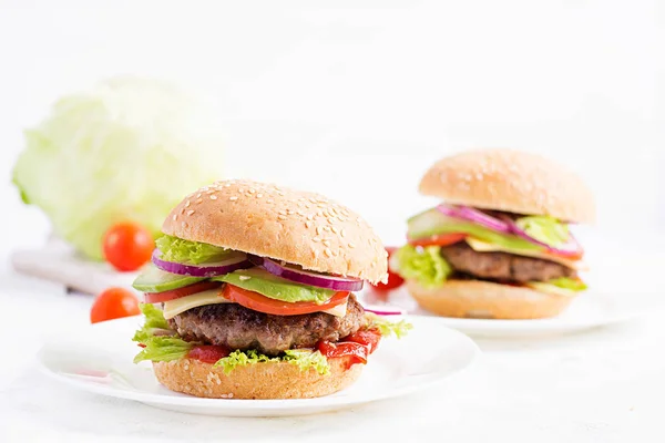 Big Sandwich Hamburger Burger Beef Avocado Tomato Red Onions Light — Stock Photo, Image