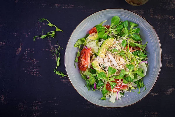 Salade Fraîche Avec Poitrine Poulet Salade Maïs Concombre Avocat Tomate — Photo