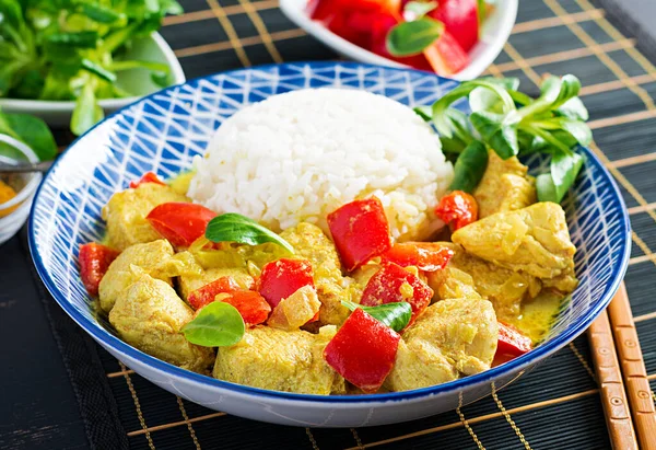 Indian Chicken Curry Basmati Rice Blue Bowl Traditional Indian Dish — Stock Photo, Image