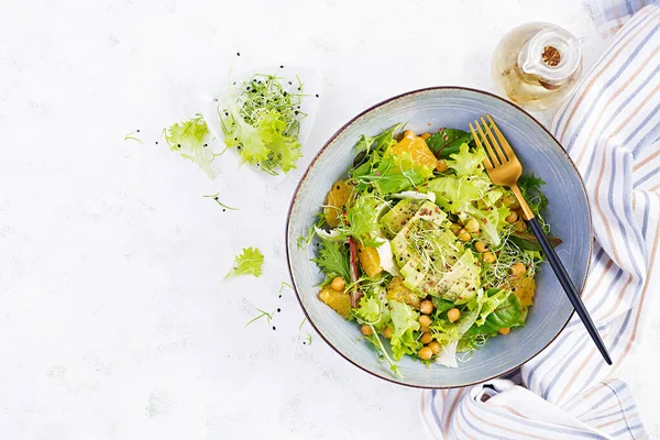 Salată Vegetariană Vegană Năut Fiert Verdeață Avocado Semințe Portocale Chia — Fotografie, imagine de stoc