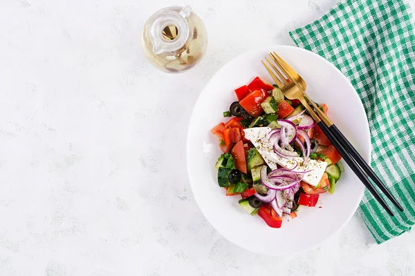 Salată Modă Salată Grecească Legume Proaspete Brânză Feta Măsline Negre — Fotografie, imagine de stoc