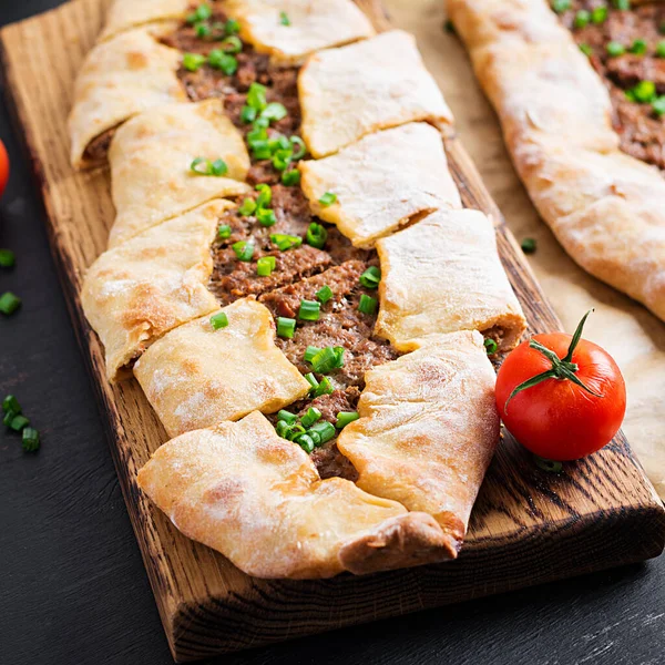 Turkse Pide Met Gehakt Vlees Kiymali Pide Traditionele Turkse Keuken — Stockfoto