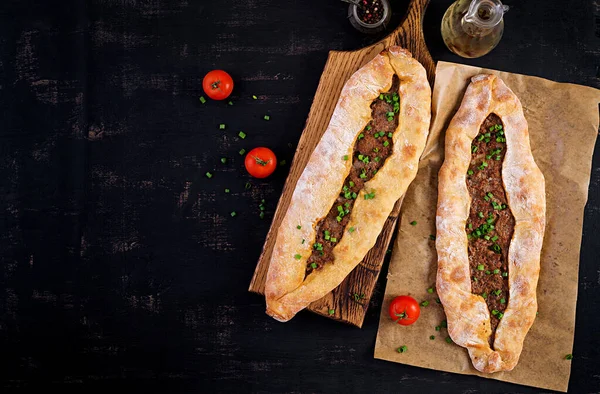 Турецкий Пирог Мясом Kiymali Pide Традиционная Турецкая Кухня Турецкая Пицца — стоковое фото