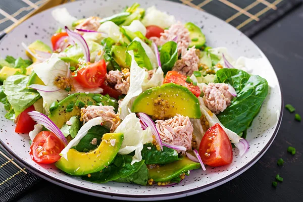 Tuna Fish Salad Lettuce Cherry Tomatoes Avocado Red Onions Healthy — Stock Photo, Image