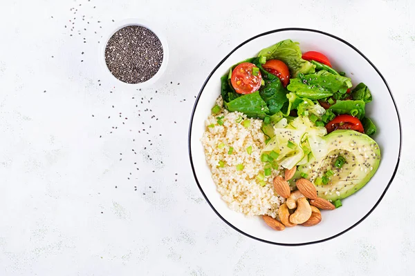 Ensalada Moda Cuenco Vegano Con Bulgur Aguacate Pepino Lechuga Tomates — Foto de Stock