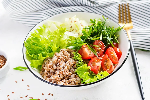 Comida Saudável Salada Trigo Mourisco Com Tomate Cereja Daikon Cebola — Fotografia de Stock