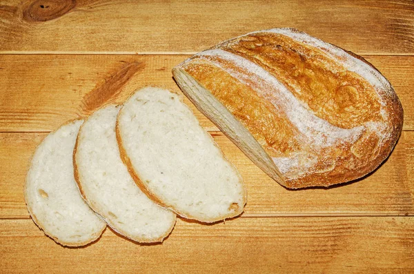 Pâine proaspătă cu felii tocate — Fotografie, imagine de stoc