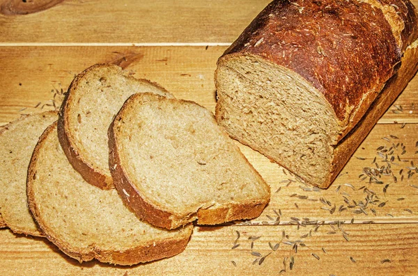 Kıyılmış dilimleri ile taze ekmek