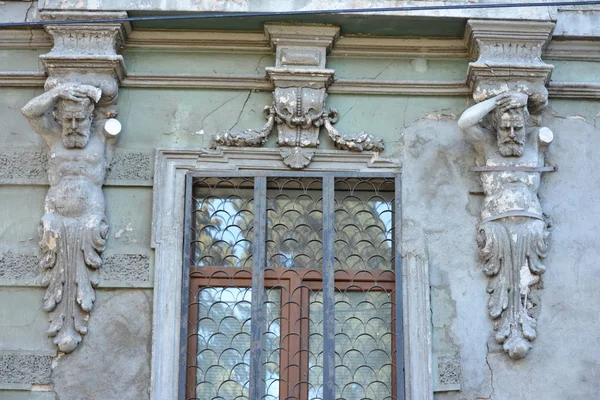Старые Окна Тбилиси — стоковое фото