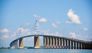 Ünlü Saint Nazaire asma köprü görüntüleme