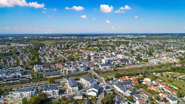 Letecký snímek centra města Thouare sur Loire — Stock fotografie